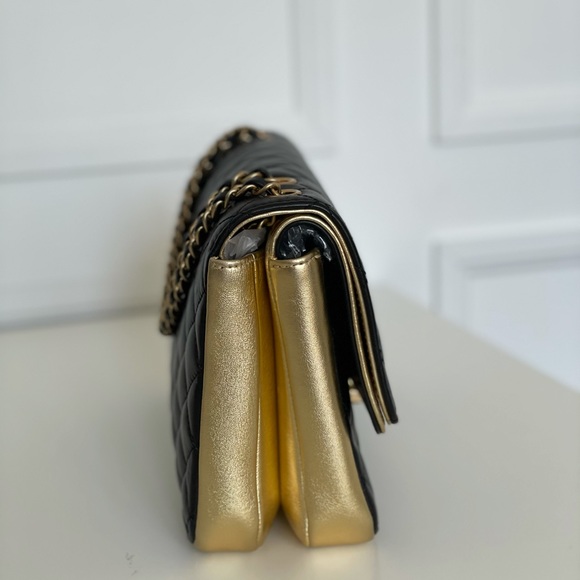 Chanel Bag - Picture 4 of 15